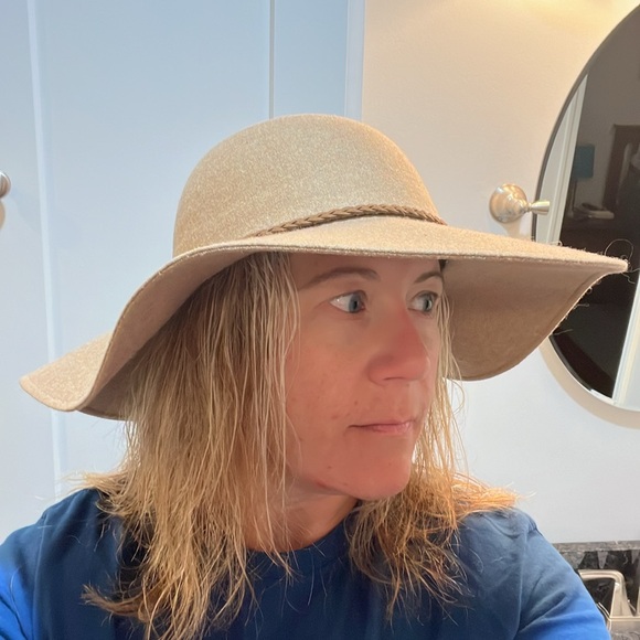 NWT floppy felt hat - Picture 4 of 5